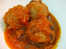 Almôndegas ao molho sugo