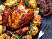 Chester com maçãs recheadas