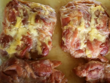 Coxas e sobrecoxas assadas com creme de cebola