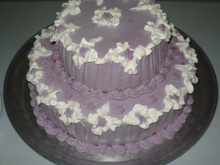 Bolo trufado com morangos com dois andares para festas