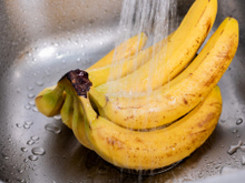 Basta molhar uma banana com água por 10 segundos… Como é que só agora descobri essa maravilha?