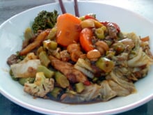 Yakissoba Koyama misto (carne, frango e legumes)