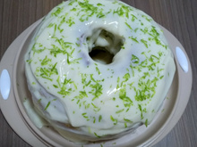 Faço todos os domingos: experimente esta receita de bolo de limão fofinho que é queridinha dos leitores do TudoGostoso