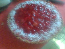 Torta de morango com biscoito de maisena