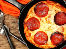 Não precisa de forno, nem de airfryer, para preparar essa pizza de frigideira deliciosa, o lanche rápido e perfeito!