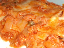 Lasanha de calabresa ao molho vermelho deliciosa e prática