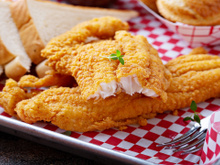 Nem ovo, nem farinha de rosca! Aprendi com um chef como fazer um peixe frito com o empanado perfeito, crocante por fora e suculento por dentro: "50 gramas de farinha de trigo"