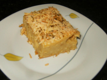 Delicioso bolo de milho verde com creme de cebola