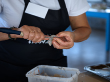 2 truques infalíveis para descascar camarão com facilidade e em tempo recorde