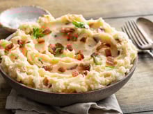 Purê de batata carbonara é o acompanhamento mais gostoso e diferente que você vai aprender hoje