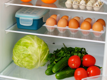 Nem na embalagem, nem na porta da geladeira: essa é a maneira correta de guardar os ovos