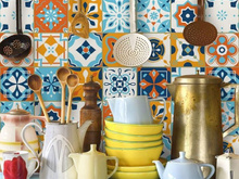 Conheça os adesivos de azulejo que vão transformar a sua cozinha em minutos