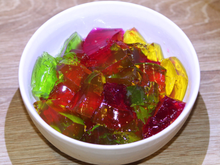 Gelatina é o ingrediente do momento em receitas fits, mas os benefícios vão além do que você imagina!