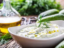 Pasta de iogurte e pepino grega: confira a receita