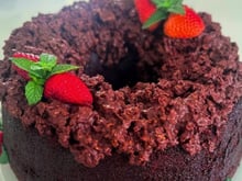 Inventei pra minha mãe celíaca uma versão do crunch cake sem glúten e ela se lambuzou: já anota, salva ou printa a receita