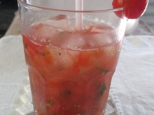 Caipirinha de tomate cereja