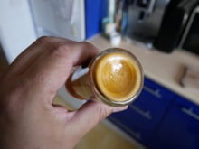 Qual é a finalidade do relevo no fundo dos potes de temperos?