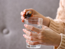 Diga adeus aos aromatizadores de ambiente: 7 gotas em um copo de água e sua casa vai cheirar como um jardim