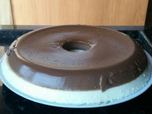 Pudim de coco com chocolate