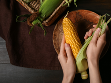 Clima de festa junina! 4 opções de descascador de milho práticos e fáceis de usar