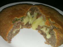Sanduíche com hamburguer recheado
