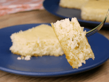 Bolo de arroz sem glúten: o truque para transformar arroz cozido em massa fofinha e surpreendente