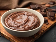 Não é o ovo, nem a manteiga: esse é o segredo para fazer uma mousse de chocolate cremosa