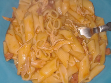 Macarrão com frango na panela de pressão