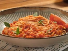 Macarrão al pomodoro fácil e rápido: o clássico italiano que salva qualquer almoço corrido fica ainda melhor com essa receita que aprendi no TudoGostoso