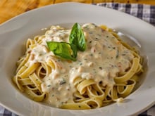 Macarrão ao molho branco