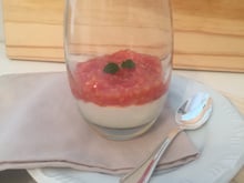 Verrine de iogurte grego com compota de goiaba artesanal