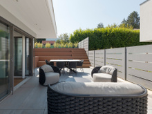 Móveis para ambientes externos que vão deixar seu jardim com cara de espaço gourmet gastando pouco