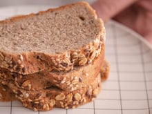 O que não comer com pão: essas combinações podem desacelerar o metabolismo