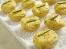 Batatas bolinha com mostarda de Dijon Maille