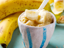 Nada de tirar a casca: como congelar bananas do jeito mais fácil