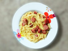 Macarrão ao molho de maracujá, pimenta e linguiça calabresa