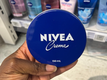 6 usos surpreendentes da latinha azul da Nivea que você nunca imaginou
