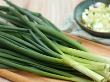 "Eu deveria ter feito isso há muito tempo, em vez de congelar"... O método para armazenar cebolinhas que está em alta entre as donas de casa experientes