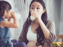 O ser humano é o único animal que consome leite depois de adulto (saiba por que isso NÃO é um problema)