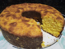 Bolo de milho verde com suco de laranja