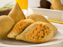 Coxinha em risco? Saiba se gripe aviária pode pôr em xeque consumo de frango