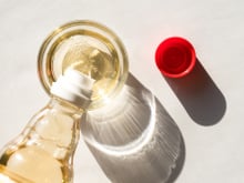 Bicarbonato e vinagre: dupla é preciosa na limpeza da cozinha; saiba como usar