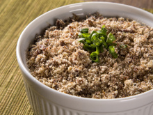 Farofa de carne-seca e coentro