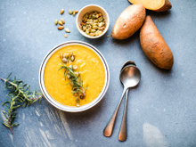 Saudável, versátil, barata e pode ser deliciosa: 9 receitas com batata-doce que vão transformar as suas refeições da entrada à sobremesa