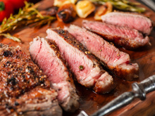 Vai fazer churrasco no feriado? Você precisa usar essa marinada na carne para deixá-la macia, suculenta e realçar o sabor