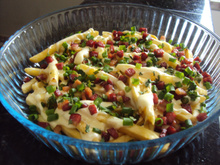 Batata frita com queijo cremoso e calabresa