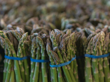 Duas dicas para cozinhar aspargos frescos perfeitos, segundo um chef com estrela Michelin