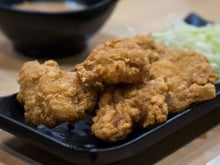 Karaage (frango frito japonês)