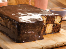 Bolo xadrez com brigadeiro