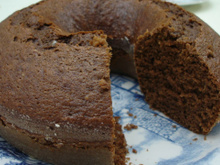 Esse bolo de chocolate usa um ingrediente que você JAMAIS imaginou para dar estrutura sem mudar o gosto dessa delícia